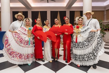 Fusión cultural: Folclore panameño y flamenco brillan en Málaga, España