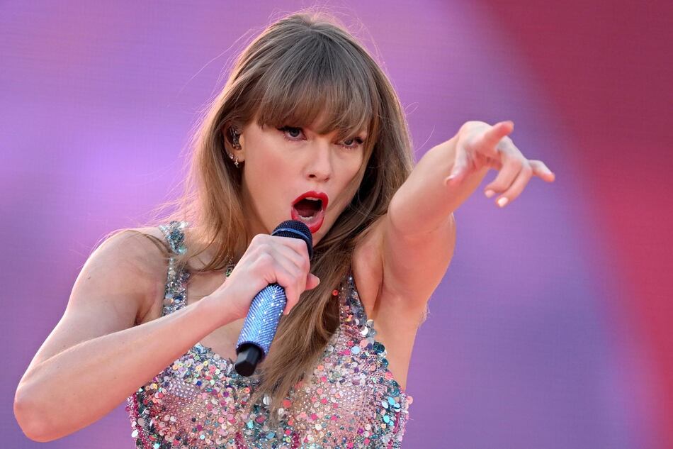 Taylor Swift actúa en Australia ante 96,000 espectadores, su concierto mas multitudinario