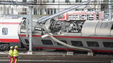 Tren italiano descarrila en Suiza; hay tres heridos
