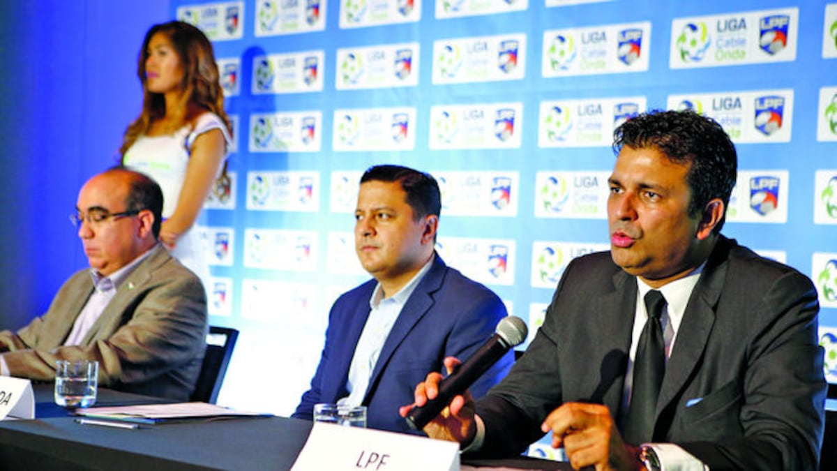 Gian Castillero (Der.), presidente de la LPF, resaltó el hecho de que Panamá cuenta con cuatro equipos para el próximo torneo de la Concacaf.