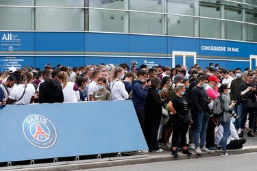 Entre Barcelona y París, Messi prolonga el suspenso sobre su futuro