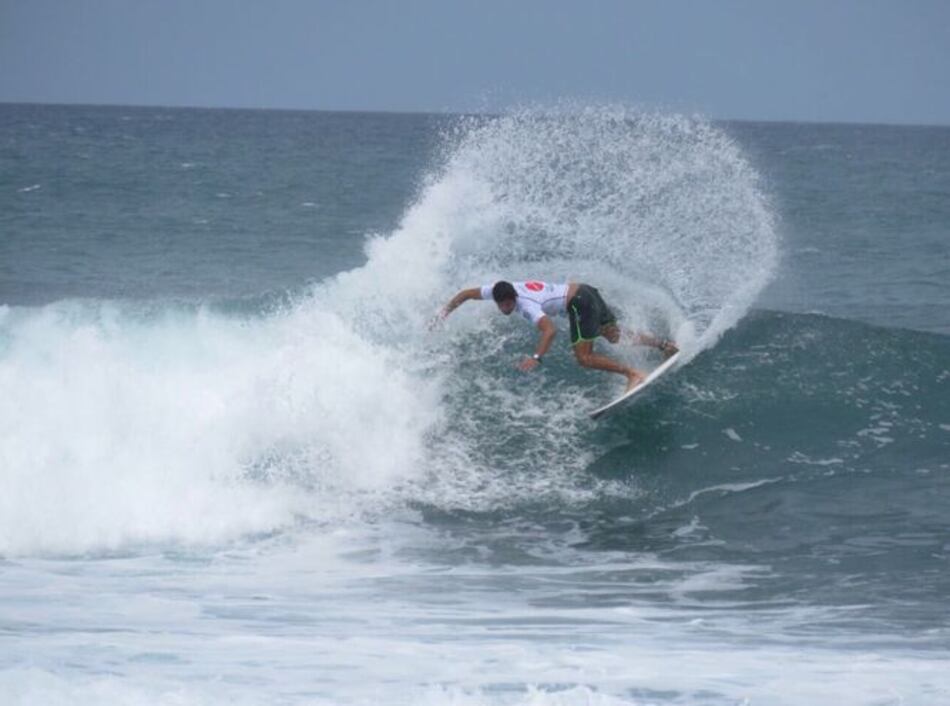 Salgado avanza a la segunda ronda en el Mundial