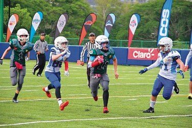 Brader Raiders dominan la Varsity