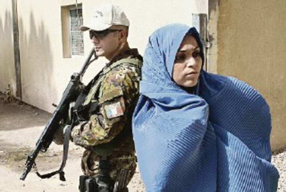 Mueren 4 policías por estallidos de bombas