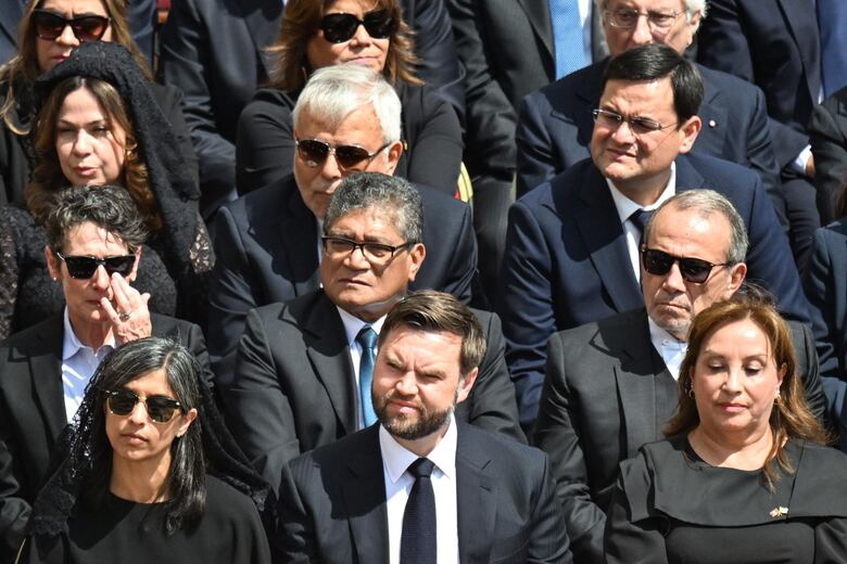 León XIV emprende su pontificado con un llamamiento a la paz en el mundo y a la unidad