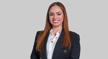 Sucre Arias Reyes da la bienvenida a la licenciada Daniela Cebamanos