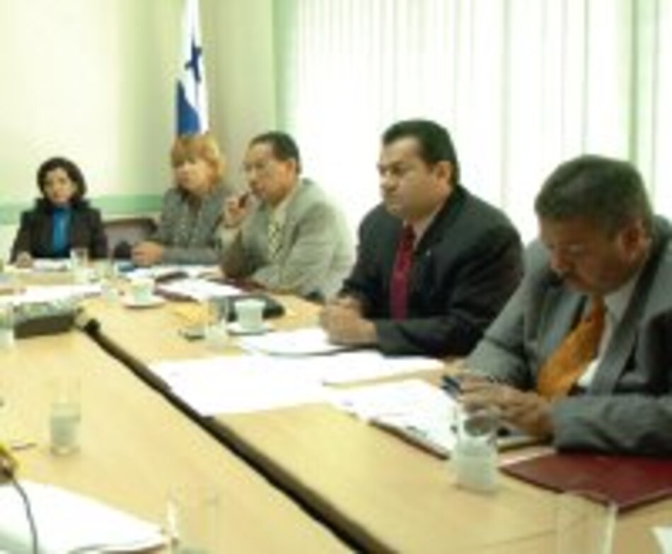 Corregidores podrían acreditar honorabilidad de profesionales