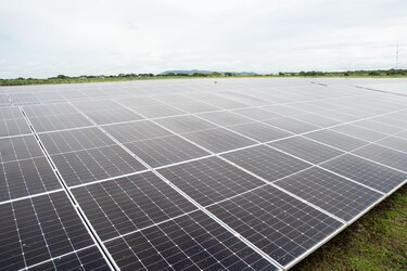 Grupo Calesa y Celsia inauguran parque solar que abastecerá operaciones en Coclé