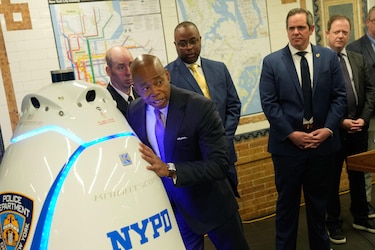 Un robot policía patrullará la estación del metro de Times Square