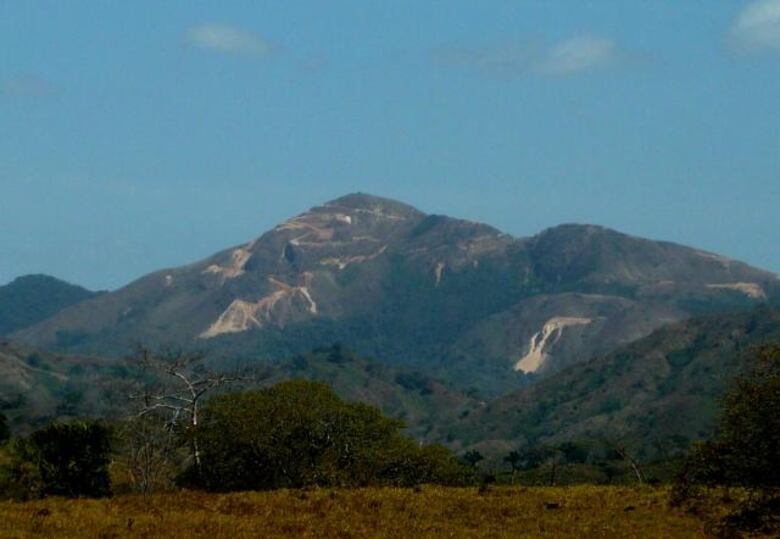 Frente Santeño rechaza extracción de oro en cerro Quema