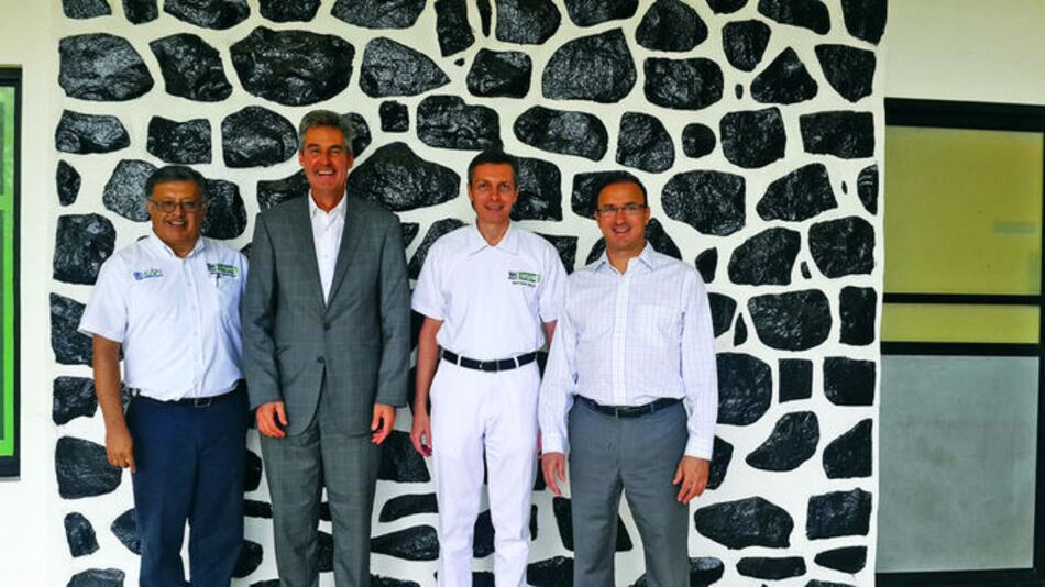 El embajador de Suiza visita la fábrica de Nestlé