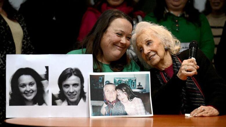 La conmovedora historia del nieto 140 robado durante la dictadura argentina y que acaba de ser encontrado 48 años después