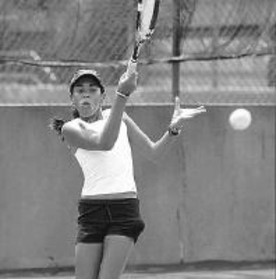 Juveniles debutan en torneo de tenis