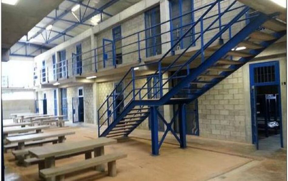 120 privados de libertad son trasladados a La Nueva Joya