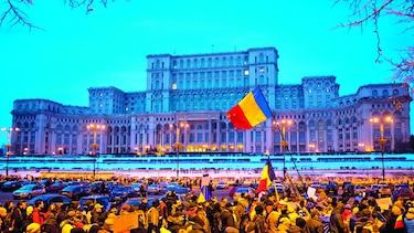 Protestas en Rumania logran derribar decreto presidencial