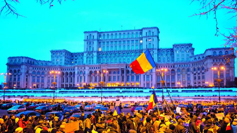 Protestas en Rumania logran derribar decreto presidencial