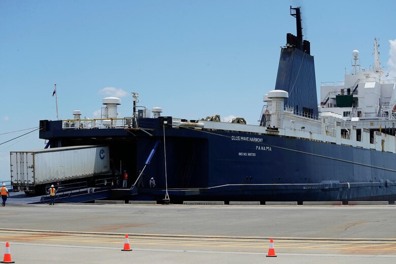 El Salvador oficializa las operaciones de ferry de carga con destino a Costa Rica