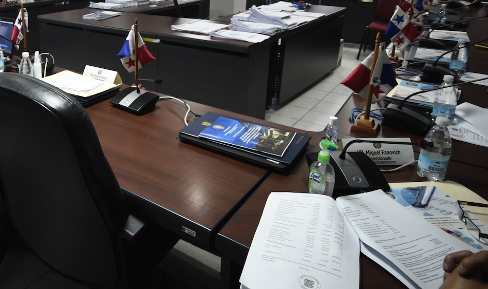 Brunch dominical: la ética del abogado y el silencio de la Comisión de Presupuesto