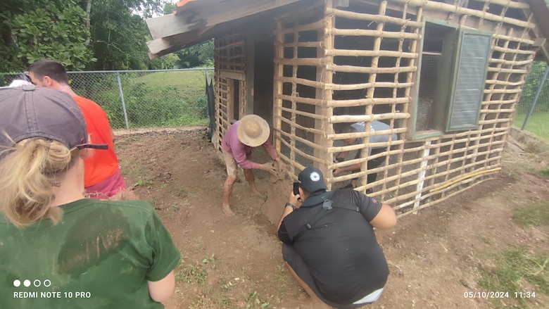 Junta de embarra en Pedasí: una experiencia cultural que atrae a turistas de todo el mundo