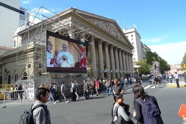 Un 'tour papal' recorre el Buenos Aires de Bergoglio antes de ser Francisco