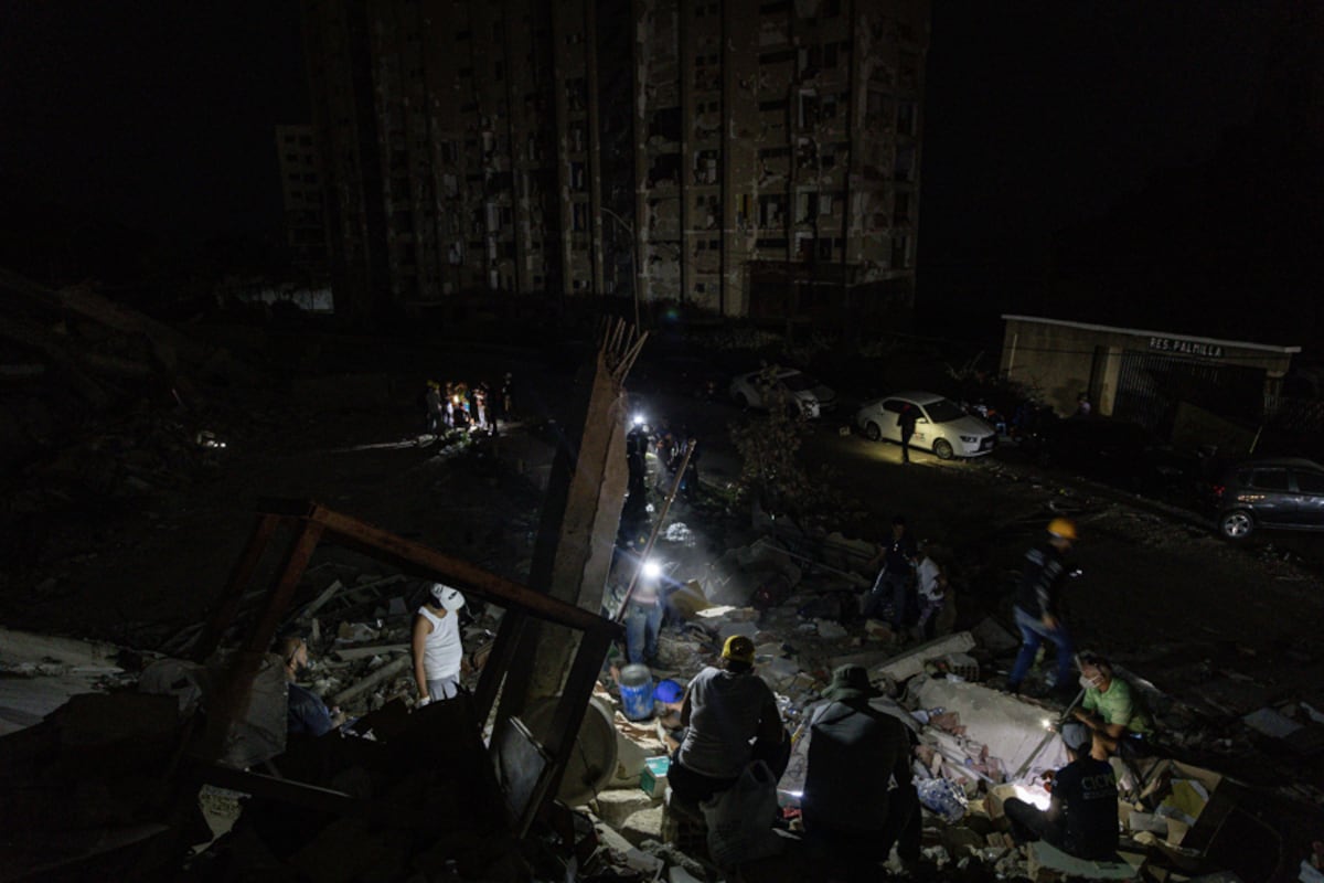 Rescatan a un niño de tres años en horas decisivas de búsqueda tras terremotos en en Venezuela