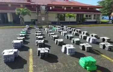 Interceptadas tres embarcaciones con más de cinco toneladas de cocaína en Colombia