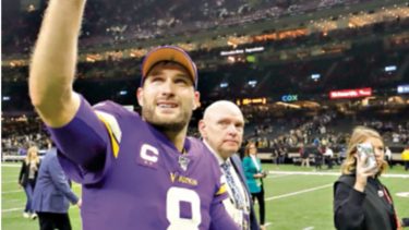Vikingos triunfan y avanzan en la NFL