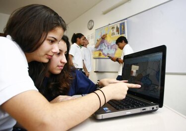El 32 % de los jóvenes considera internet tan importante como el aire