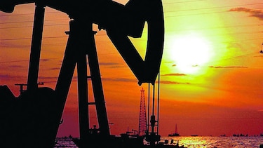Venezuela prevé comprar combustible