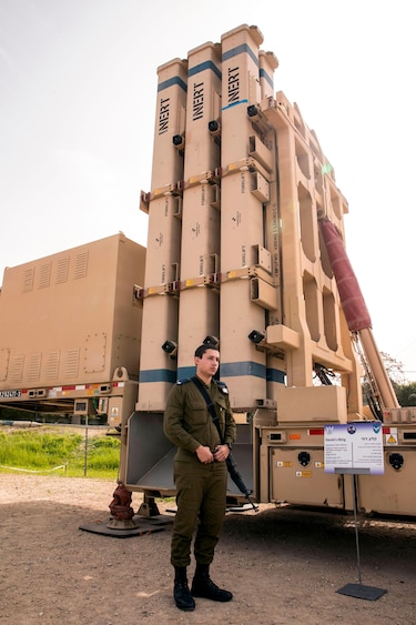 El Domo de Hierro y la Honda de David: cómo es el sofisticado sistema de defensa aérea de Israel que Irán ha logrado superar