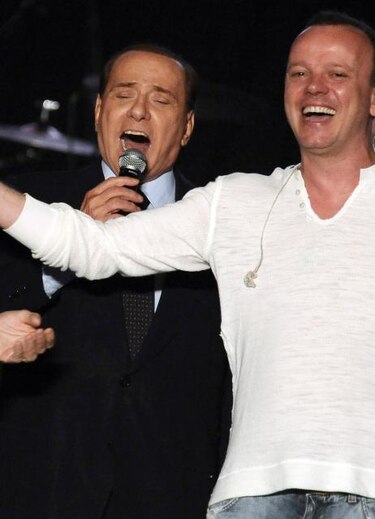 Berlusconi revive su carrera musical