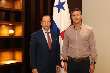Presidente de Paraguay, Santiago Peña, llega a Panamá; se reunirá con Mulino