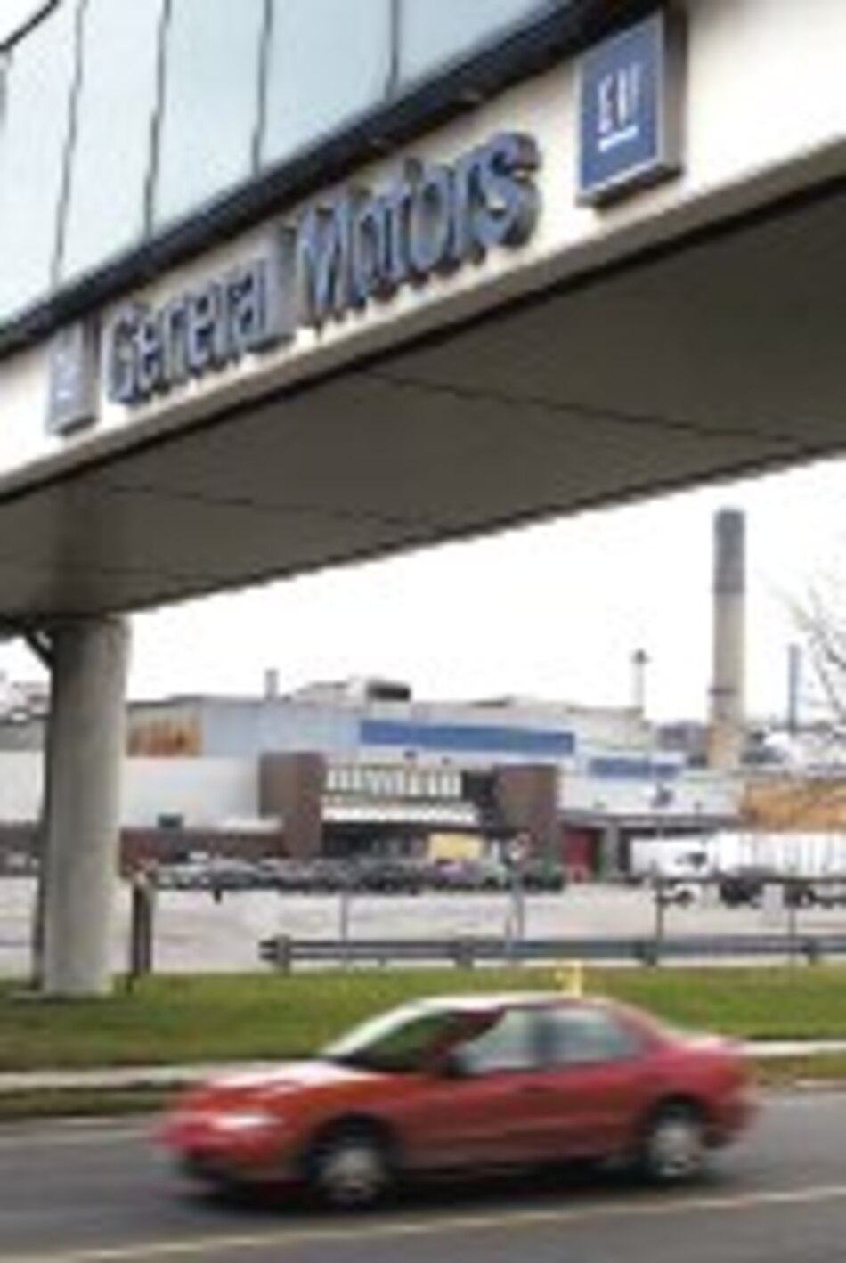 GM cae a mínimo de 23 años