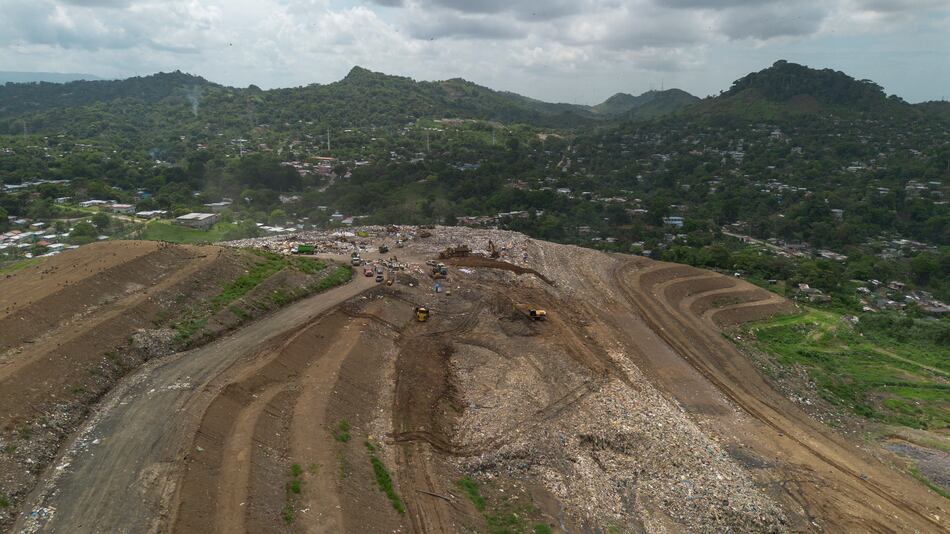 AAUD declara desierta licitación de $5 millones para relleno sanitario