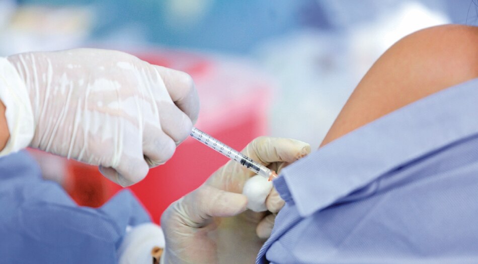 Expertos explican el alcance de la inmunidad que genera la vacuna de Pfizer