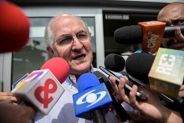 Maduro pide a España que no 'devuelvan' a Ledezma tras fuga de Venezuela