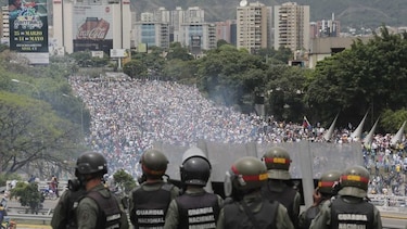 Violencia recrudece en Venezuela con protestas y saqueos
