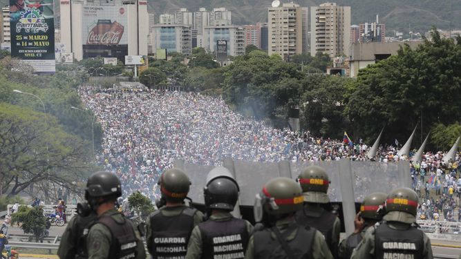 Violencia recrudece en Venezuela con protestas y saqueos