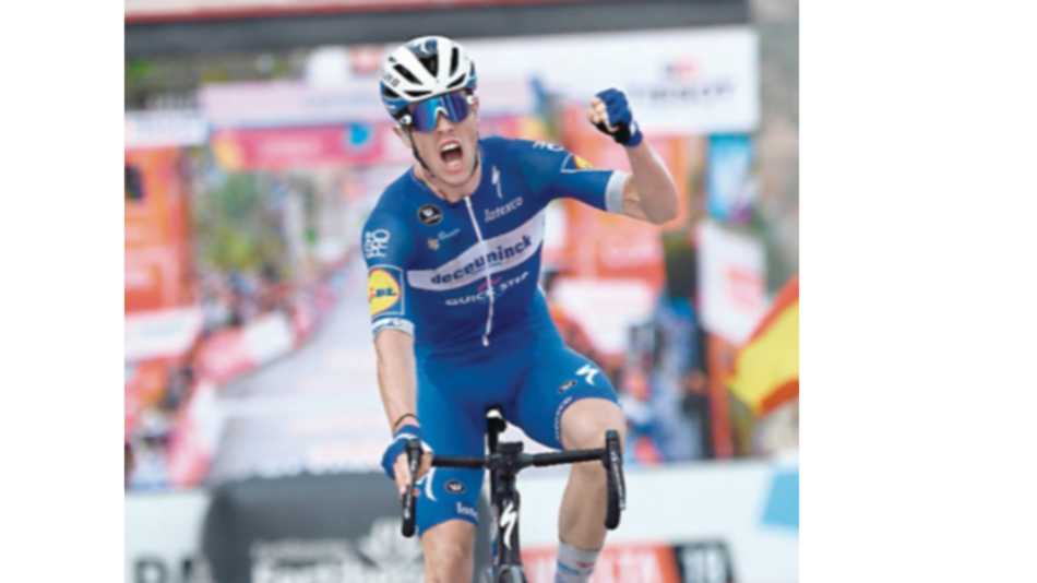 Cavagna imperial en la etapa de la Vuelta, Roglic aguanta