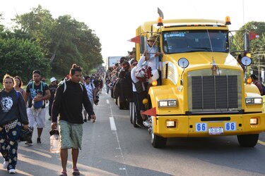 Choque entre migrantes y militares deja un herido y 25 detenidos en México
