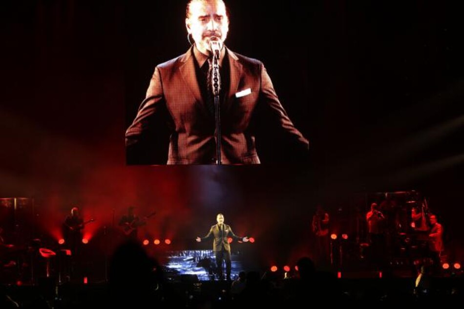 Alejandro Fernández complació a sus fanáticos