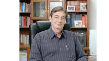 ‘Están apegados a la complacencia, no a la ciencia’:  Xavier Sáez-Llorens