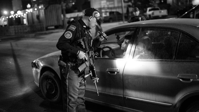 Quiénes son los “cazadores de gringos”, la unidad especializada en rastrear y detener a los prófugos de Estados Unidos que se esconden en México