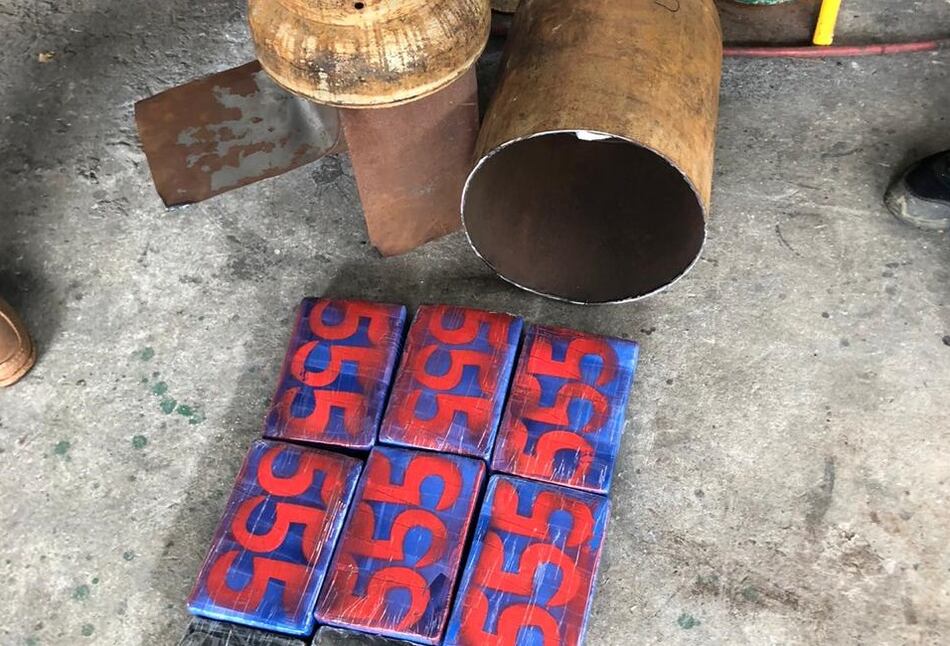 Incautan 57 paquetes de droga que estaban dentro de tanques de gas