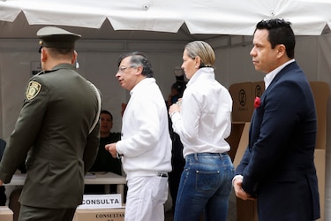 Petro vota y pide a los colombianos que lo hagan pensando en ‘el interés general’