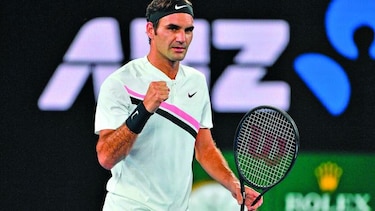 Djokovic y Federer avanzan