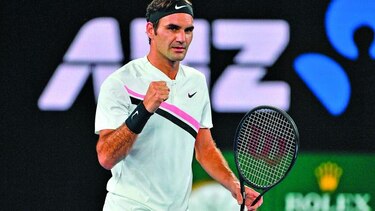 Djokovic y Federer avanzan