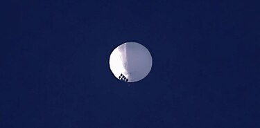 Estados Unidos derriba al ‘globo espía’ chino, cuyos restos caen sobre el mar
