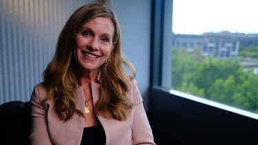 La mujer que tiene la misión de sacar a los niños de las redes sociales (y las amenazas que recibe por ello)