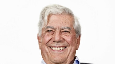 Mario Vargas Llosa es hospitalizado tras sufrir caída en su casa